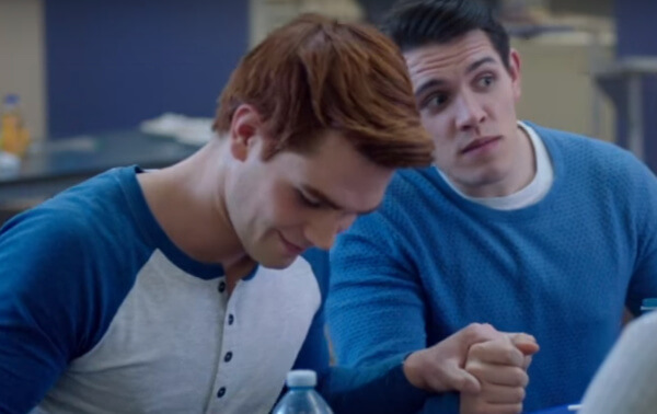 Casey Cott de Riverdale: Je ne sais pas comment fonctionne passif/actif ?