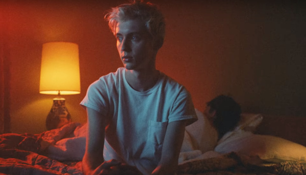 Troye Sivan publie une chanson sur sa première fois?