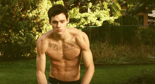 6 ans plus tard qu'est devenu le beau gosse de "Call me maybe ?"