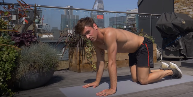 L'entraînement fessiers de Tom Daley en slow motion