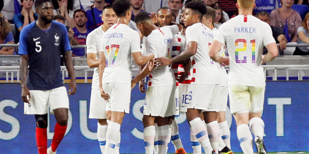 La sélection américaine de foot se met au rainbow flag