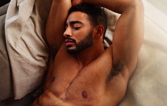 Le mannequin Laith Ashley nous rend dingue dans son minuscule slip